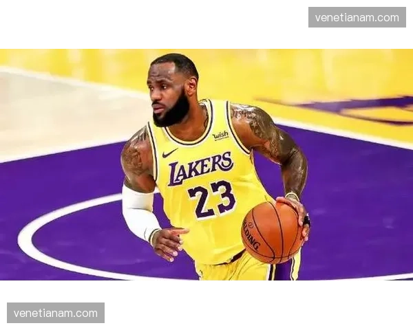 湖人詹姆斯转型无球打法 过去十二战场均高效贡献接近20+7+7