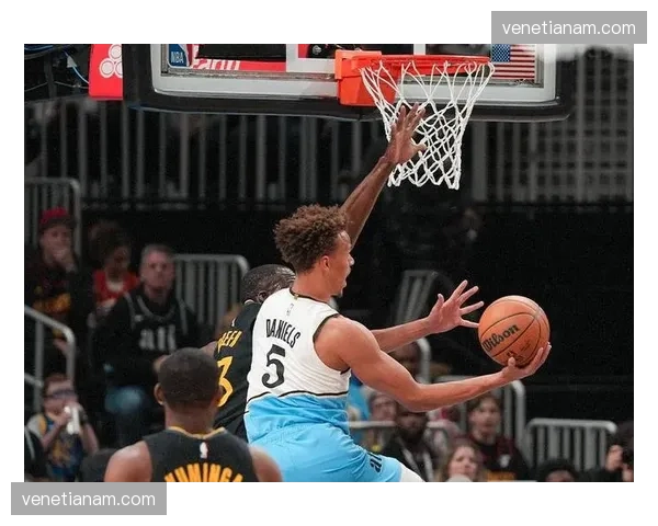 老鹰特雷杨组织核心作用 助攻率创个人生涯新高